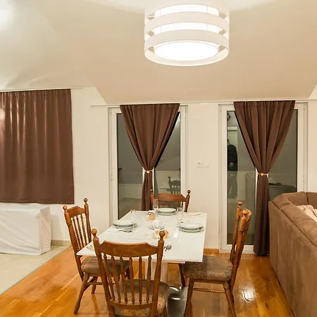 Apartament Lena