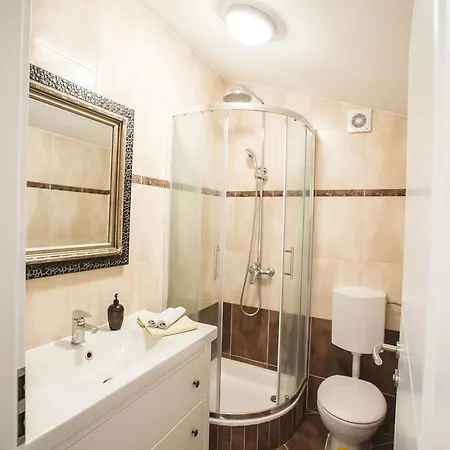 Lena Apartament