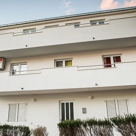 Apartament Lena *