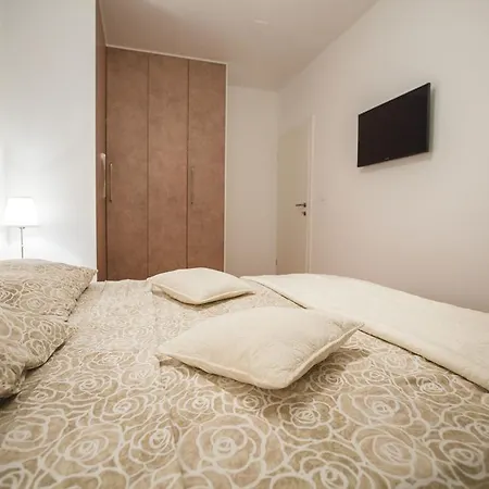 Lena Apartament