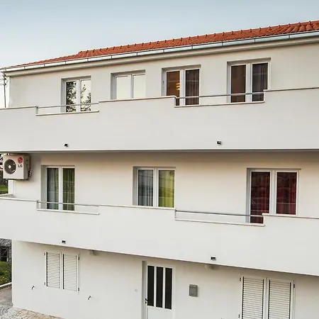 Apartament Lena